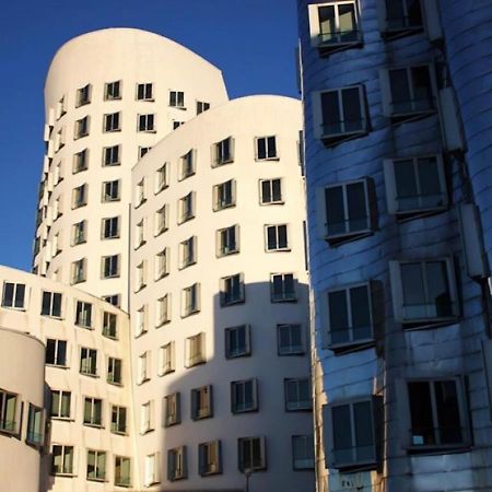 Medienhafen Apartment Direkt Am Zentrum Düsseldorf Eksteriør bilde