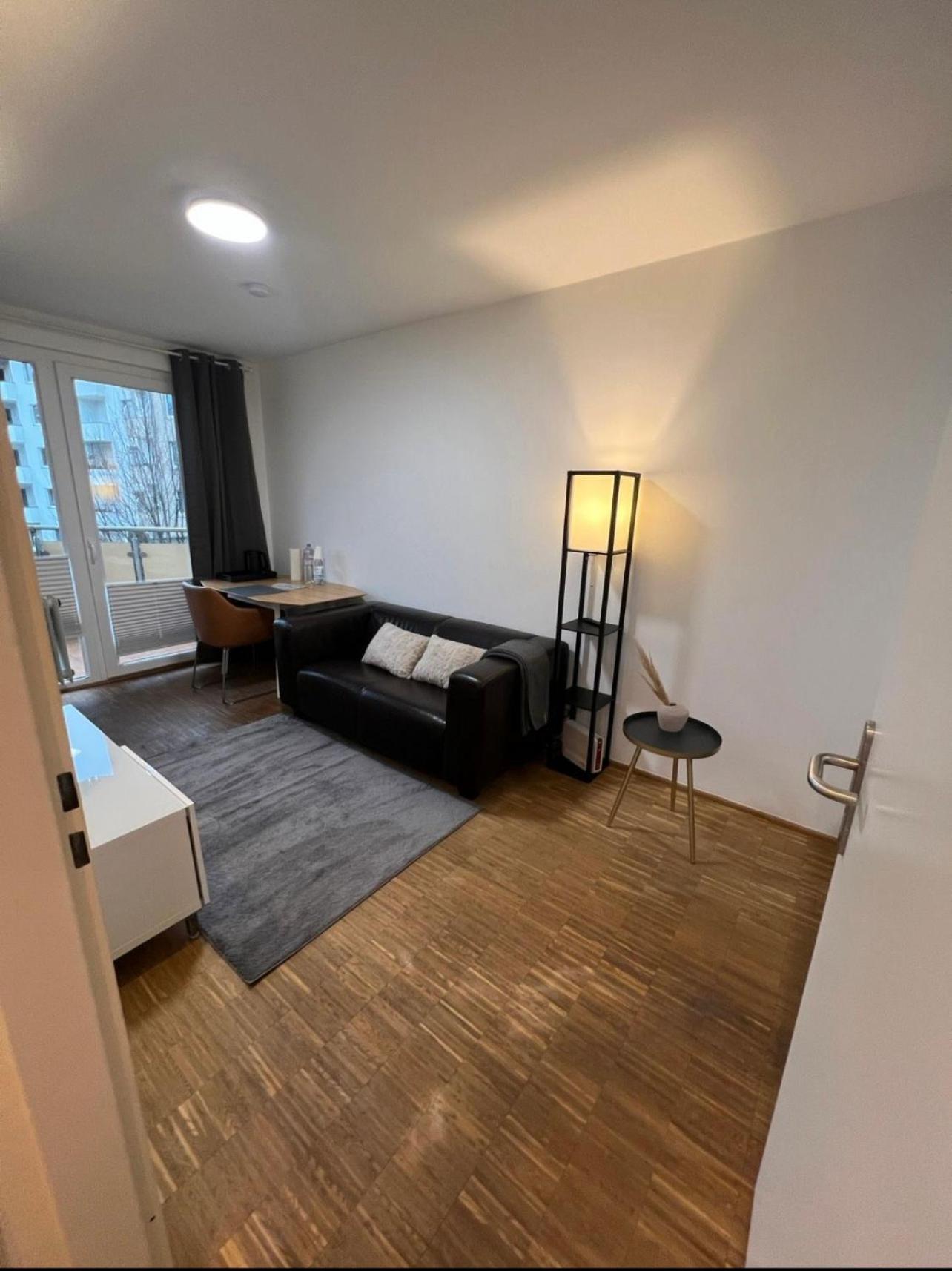 Medienhafen Apartment Direkt Am Zentrum Düsseldorf Eksteriør bilde